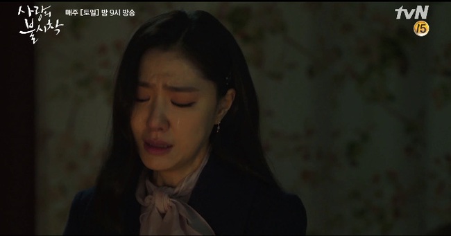 "Crash Landing On You" tập 15: Hyun Bin khóc nức nở nhìn Son Ye Jin hấp hối, biên kịch quyết không cho đôi trẻ "happy ending"? - Ảnh 6.