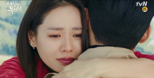 "Crash Landing On You" tập cuối: Kết th&uacute;c vi&ecirc;n m&atilde;n cho Son Ye Jin - Hyun Bin, m&atilde;n nguyện cảnh h&ocirc;n l&atilde;ng mạn của đ&ocirc;i trẻ - Ảnh 7.