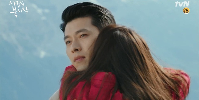 "Crash Landing On You" tập cuối: Kết th&uacute;c vi&ecirc;n m&atilde;n cho Son Ye Jin - Hyun Bin, m&atilde;n nguyện cảnh h&ocirc;n l&atilde;ng mạn của đ&ocirc;i trẻ - Ảnh 8.