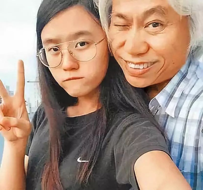 Vượt qua rào cản tuổi tác, bất chấp phản đối từ gia đình và dư luận, cặp đôi ông - cháu cách nhau 40 tuổi vừa kỉ niệm 7 năm yêu nhau - Ảnh 2. Vượt qua rào cản tuổi tác, bất chấp phản đối từ gia đình và dư luận, cặp đôi ông - cháu cách nhau 40 tuổi vừa kỉ niệm 7 năm yêu nhau - Ảnh 2.