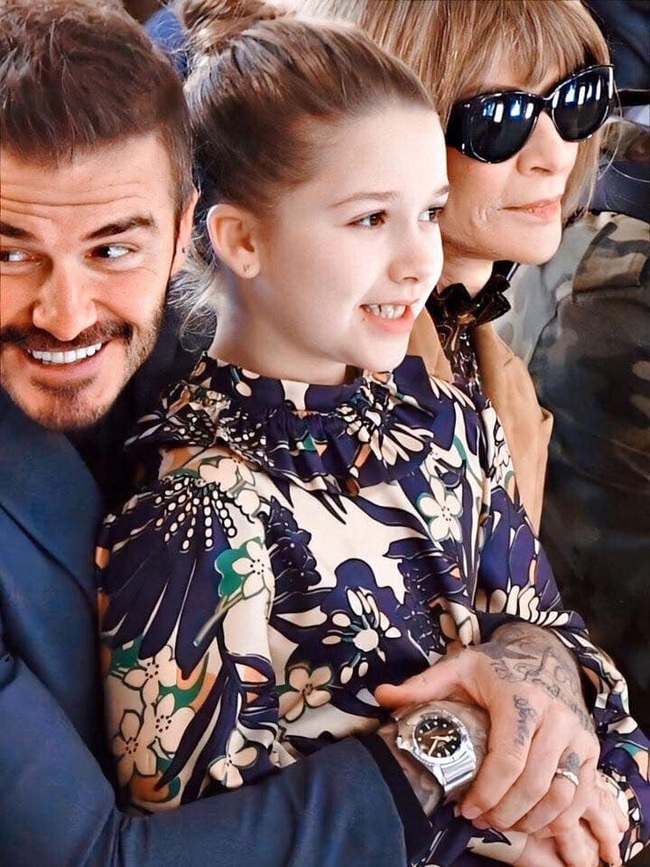Harper Beckham xinh đẹp với thần thái sang chảnh hút mọi ánh nhìn khi dự sự kiện cùng cha và anh trai - Ảnh 5.