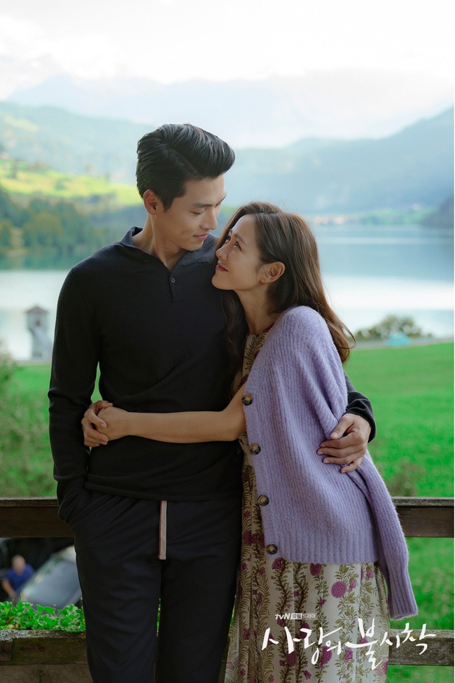 &quot;Crash Landing On You&quot;: Bộ ảnh siêu ngọt ngào của Hyun Bin và Son Ye Jin, tiết lộ ý nghĩa loài hoa xuất hiện ở cuối phim - Ảnh 13.