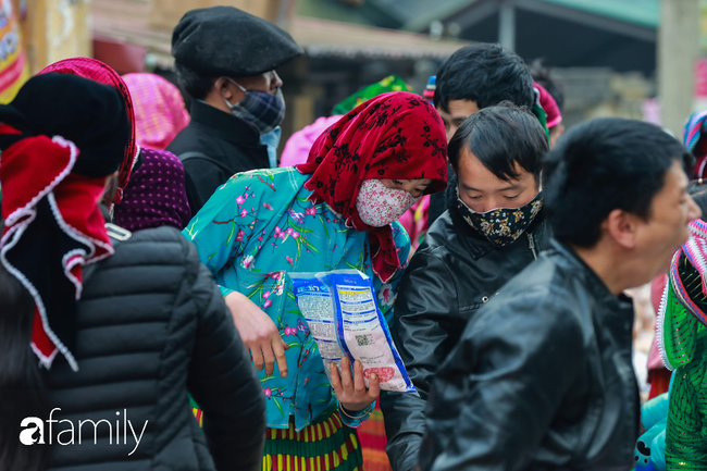 Chùm ảnh hiếm hoi xảy ra tại Hà Giang, khi người ở vùng núi cao cũng bắt đầu đeo khẩu trang cả ngày lẫn đêm kể từ lúc virus Covid-19 bùng phát  - Ảnh 5.