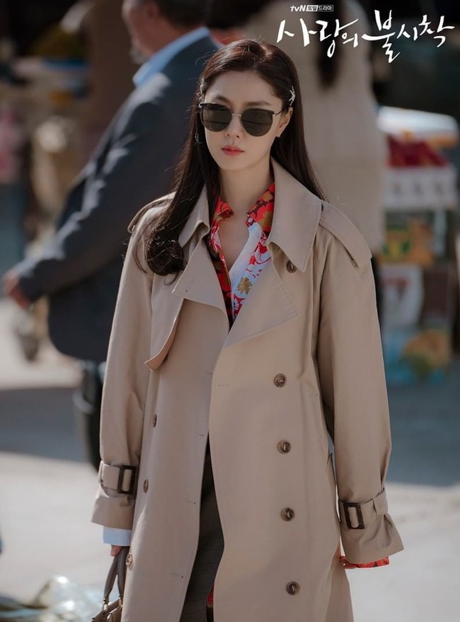 Hôn thê sang chảnh lạnh lùng của Hyun Bin trong Hạ Cánh Nơi Anh: Sở hữu vẻ đẹp chuẩn Hoa hậu, cực phẩm nhất là thân hình siêu nóng bỏng  - Ảnh 2.