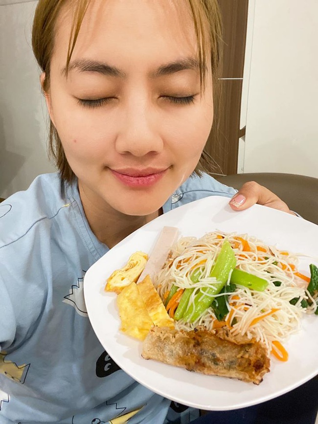 Soi nhất cử nhất động của sao Việt 18/2 - Ảnh 7. Soi nhất cử nhất động của sao Việt 18/2 - Ảnh 7.