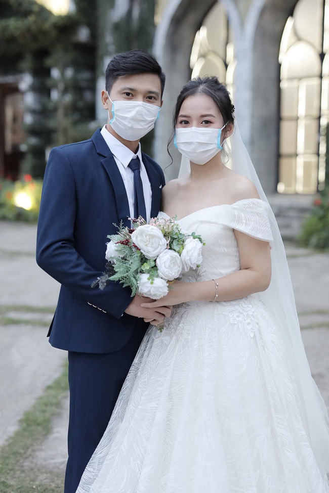 Khổ sở vì đám cưới mùa dịch virus Corona: Người thì chỉ tổ chức 10 phút, người cả hôn trường phải đeo khẩu trang và bộ ảnh cưới “xưa nay chưa từng có” - Ảnh 5.