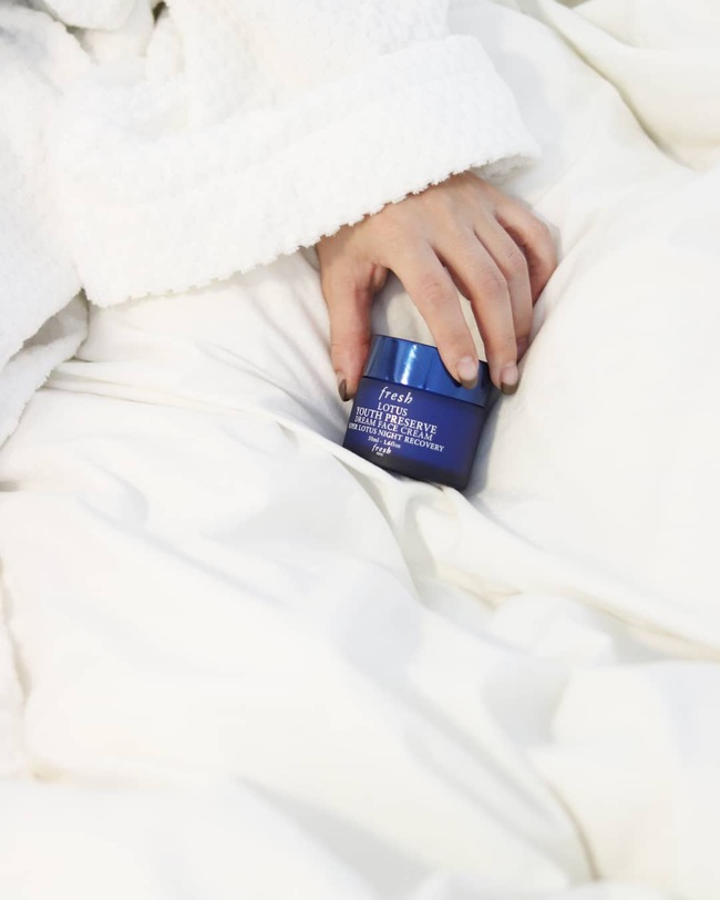 Bác sĩ cảnh báo: Chị em tiết kiệm đồ skincare kiểu này là sai bét, chẳng mấy chốc làn da xấu khó mà bù đắp nổi - Ảnh 4. Bác sĩ cảnh báo: Chị em tiết kiệm đồ skincare kiểu này là sai bét, chẳng mấy chốc làn da xấu khó mà bù đắp nổi - Ảnh 4.