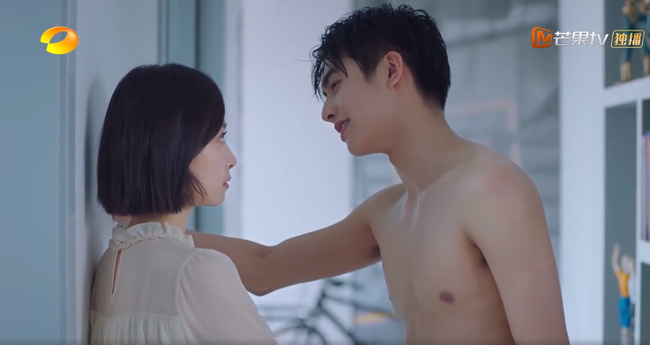 "Trạm kế tiếp là hạnh phúc": Tống Uy Long khoe body sáu múi quyến rũ Tống Thiến - Ảnh 5. "Trạm kế tiếp là hạnh phúc": Tống Uy Long khoe body sáu múi quyến rũ Tống Thiến - Ảnh 5.