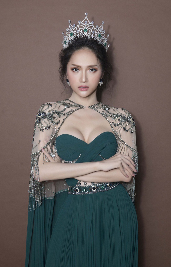 Hoa hậu Hương Giang chính thức vượt mặt Nong Poy trở thành người đẹp chuyển giới nổi nhất mạng xã hội Instagram - Ảnh 3.