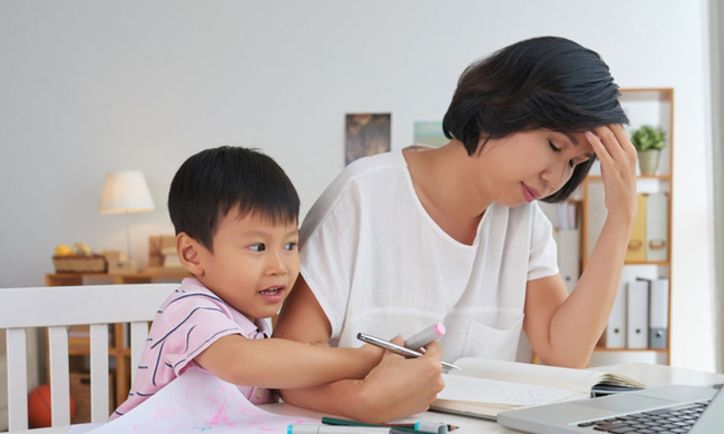 Yêu cầu hội mẹ trẻ công sở nghỉ ở nhà trông con mùa dịch, cô gái làm dấy lên tranh cãi nảy lửa - Ảnh 4. Yêu cầu hội mẹ trẻ công sở nghỉ ở nhà trông con mùa dịch, cô gái làm dấy lên tranh cãi nảy lửa - Ảnh 4.