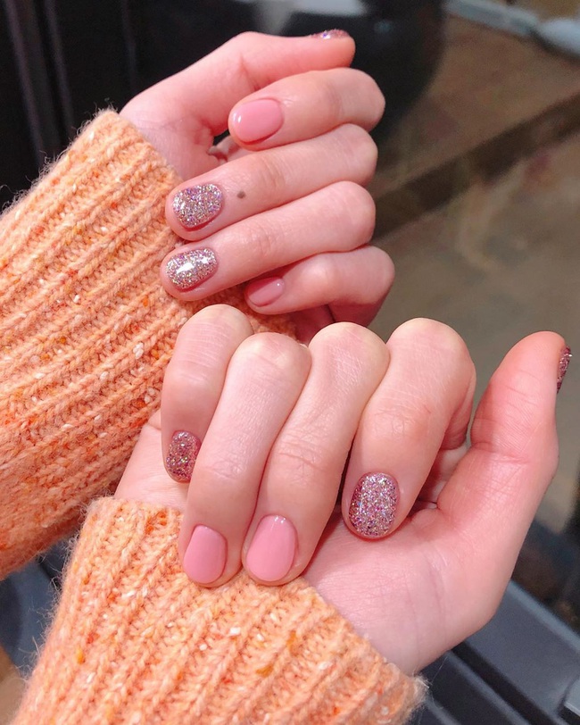 Gợi ý 14 bộ nail xinh yêu hết cỡ cho dịp Valentine, bạn mà diện thì đảm bảo cầm tay thôi cũng chiếm trọn trái tim chàng - Ảnh 8.