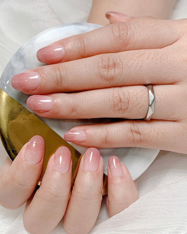 Gợi ý 14 bộ nail xinh yêu hết cỡ cho dịp Valentine, bạn mà diện thì đảm bảo cầm tay thôi cũng chiếm trọn trái tim chàng - Ảnh 10.