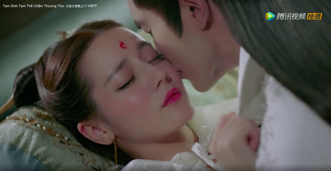 "Tam sinh tam thế Chẩm thượng thư": Clip cảnh n&oacute;ng g&acirc;y đỏ mặt của Đ&ocirc;ng Hoa - Phượng Cửu, c&oacute; cả m&agrave;n sờ soạng cởi &aacute;o - Ảnh 8.