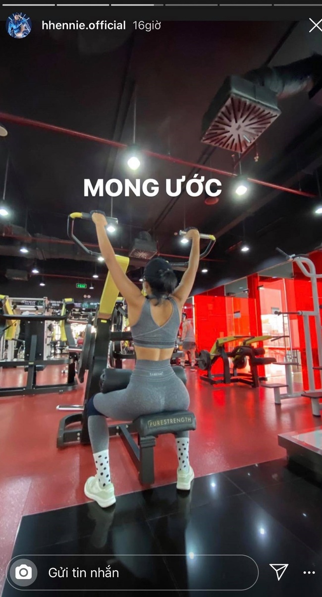 Mới than thở béo lên sau Tết, H'Hen Niê đã khoe eo con kiến trong phòng gym nhưng sự thật lại là ảnh photoshop - Ảnh 2.