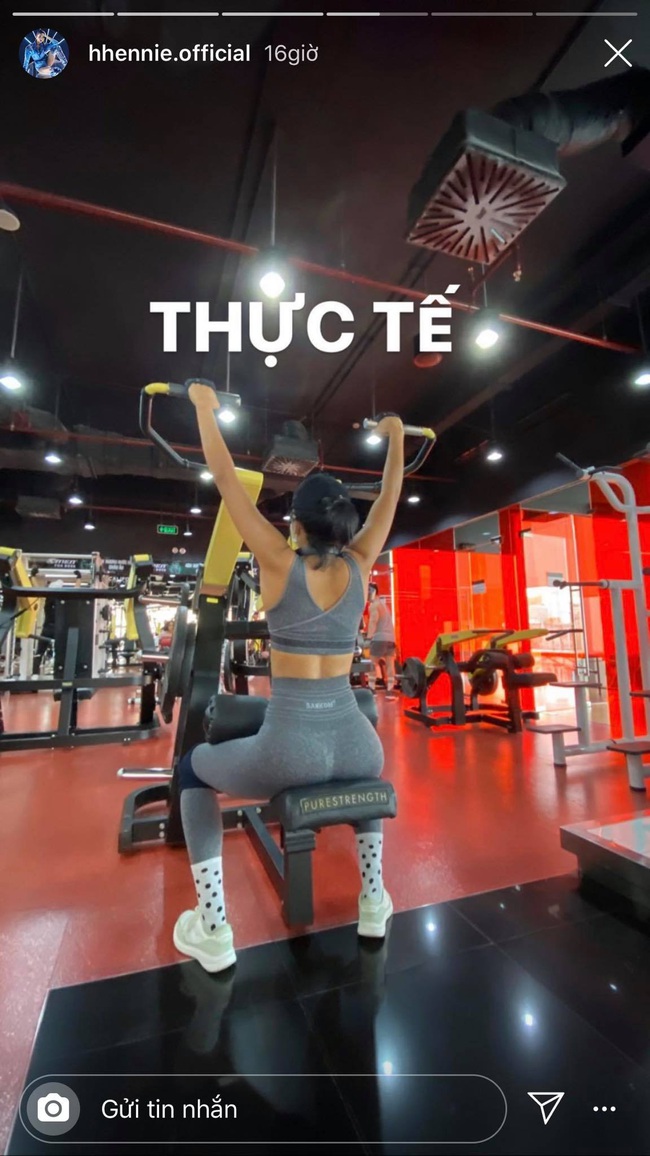 Mới than thở béo lên sau Tết, H'Hen Niê đã khoe eo con kiến trong phòng gym nhưng sự thật lại là ảnh photoshop - Ảnh 3.