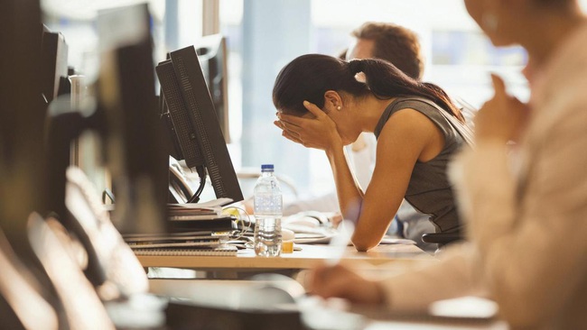 Kinh hoàng chuyện một nàng công sở bị cả hội... nam đồng nghiệp kỳ thị khiếm nhã chỉ vì là nữ nhân duy nhất trong văn phòng - Ảnh 2. Kinh hoàng chuyện một nàng công sở bị cả hội... nam đồng nghiệp kỳ thị khiếm nhã chỉ vì là nữ nhân duy nhất trong văn phòng - Ảnh 2.