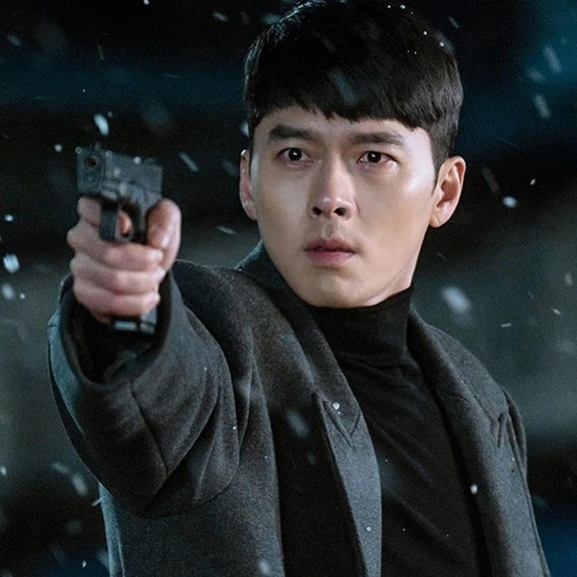 &quot;Crash Landing On You&quot; tập 13: Hyun Bin xuất hiện siêu ngầu, đọ súng giải cứu biệt đội quân nhân F5 bị truy sát? - Ảnh 2.