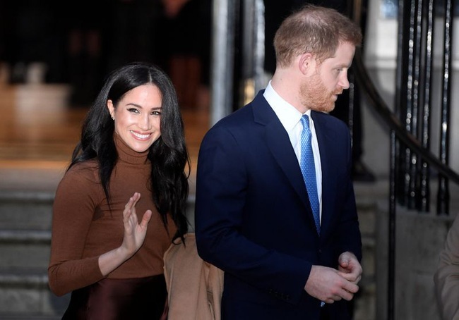 Vợ chồng Meghan Markle lần đầu tham dự sự kiện ở Mỹ sau khi rời khỏi hoàng gia Anhv với sự khác biệt chưa từng có - Ảnh 1.