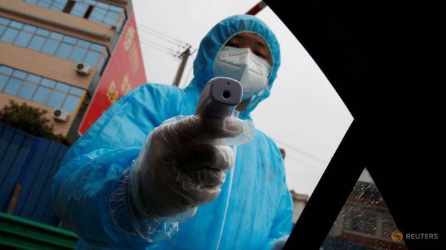 Cập nhật: 724 người chết do virus corona, Việt Nam có 13 người mắc bệnh, 40 nhân viên y tế tại BV Vũ Hán nhiễm bệnh, thiếu hụt khẩu trang chống virus trên toàn cầu - Ảnh 2.