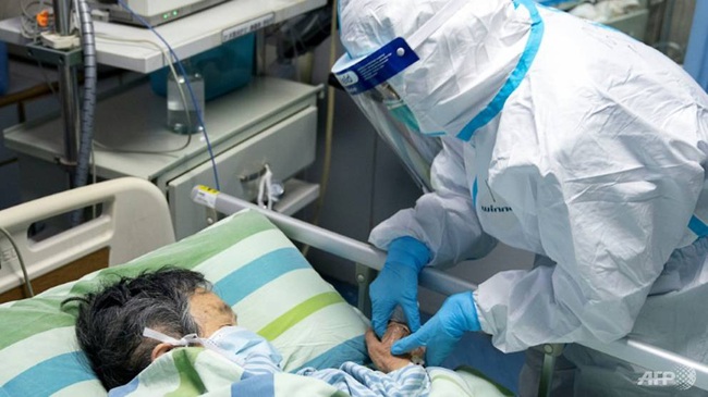 Cập nhật: 724 người chết do virus corona, Việt Nam có 13 người mắc bệnh, 40 nhân viên y tế tại BV Vũ Hán nhiễm bệnh, thiếu hụt khẩu trang chống virus trên toàn cầu - Ảnh 3.