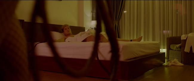 Hoàng Yến Chibi bị sàm sỡ trên giường trong phim điện ảnh mới - Ảnh 5.
