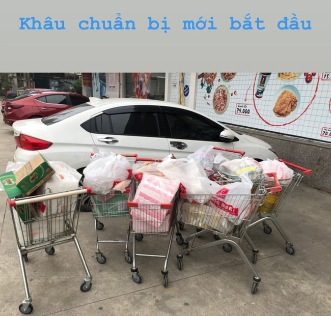 Những hình ảnh đầu tiên tại đám cưới Duy Mạnh - Quỳnh Anh: Nhà chú rể mang cả cung điện ra sân bóng với rạp cưới cực kỳ hoành tráng - Ảnh 6.