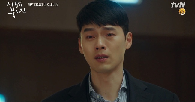 "Crash Landing On You" tập 14: Hyun Bin nổi hứng cởi áo, cưỡng hôn Son Ye Jin ngay trên giường bệnh - Ảnh 3. "Crash Landing On You" tập 14: Hyun Bin nổi hứng cởi áo, cưỡng hôn Son Ye Jin ngay trên giường bệnh - Ảnh 3.