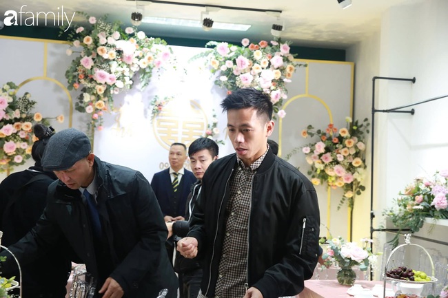 Con trai cưng của cầu thủ Văn Quyết xuất hiện cực bảnh bao, dễ thương trong đám cưới Quỳnh Anh - Duy Mạnh  - Ảnh 4.