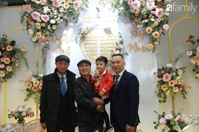 Con trai cưng của cầu thủ Văn Quyết xuất hiện cực bảnh bao, dễ thương trong đám cưới Quỳnh Anh - Duy Mạnh  - Ảnh 3.