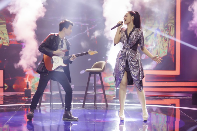 Á hậu Kiều Loan lần đầu hát trên truyền hình, ngọt ngào đến mức khiến Trịnh Thăng Bình 