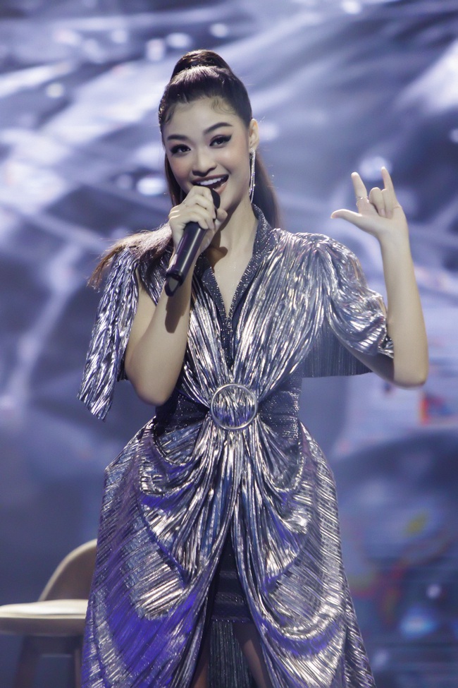Á hậu Kiều Loan lần đầu hát trên truyền hình, ngọt ngào đến mức khiến Trịnh Thăng Bình &quot;phát cuồng&quot; - Ảnh 3.
