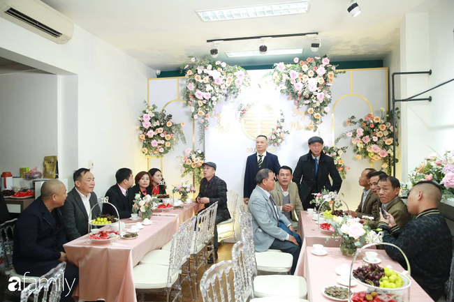 Những hình ảnh đầu tiên từ đám cưới Duy Mạnh - Quỳnh Anh: Nhà gái tấp nập chuẩn bị chờ đón dâu, nhà trai có cả mẹ Văn Hậu, Đức Huy - Ảnh 10.