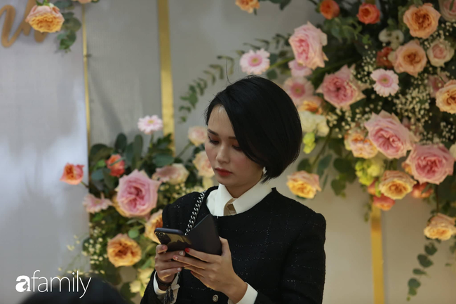Trực tiếp đám cưới Duy Mạnh - Quỳnh Anh: Cô dâu mặc váy cưới lộng lẫy xuất hiện, chờ chú rể tới đón - Ảnh 8.
