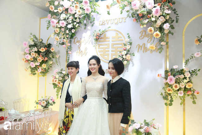 Trực tiếp đám cưới Duy Mạnh - Quỳnh Anh: Cô dâu mặc váy cưới lộng lẫy xuất hiện, chờ chú rể tới đón - Ảnh 13.