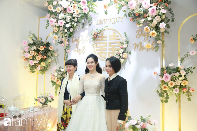 Trực tiếp đám cưới Duy Mạnh - Quỳnh Anh: Cô dâu mặc váy cưới lộng lẫy xuất hiện, chờ chú rể tới đón - Ảnh 13. Trực tiếp đám cưới Duy Mạnh - Quỳnh Anh: Cô dâu mặc váy cưới lộng lẫy xuất hiện, chờ chú rể tới đón - Ảnh 13.