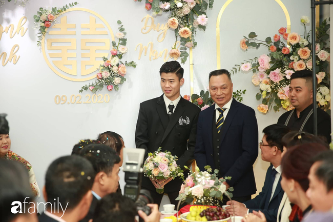 Trực tiếp đám cưới Duy Mạnh - Quỳnh Anh: Duy Mạnh bẽn lẽn chờ làm lễ xin rước cô dâu, ngóng trông cùng "công chúa béo" về nhà - Ảnh 25. Trực tiếp đám cưới Duy Mạnh - Quỳnh Anh: Duy Mạnh bẽn lẽn chờ làm lễ xin rước cô dâu, ngóng trông cùng "công chúa béo" về nhà - Ảnh 25.