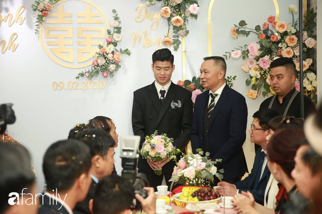 Trực tiếp đám cưới Duy Mạnh - Quỳnh Anh: Duy Mạnh bẽn lẽn chờ làm lễ xin rước cô dâu, ngóng trông cùng "công chúa béo" về nhà - Ảnh 26. Trực tiếp đám cưới Duy Mạnh - Quỳnh Anh: Duy Mạnh bẽn lẽn chờ làm lễ xin rước cô dâu, ngóng trông cùng "công chúa béo" về nhà - Ảnh 26.