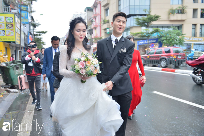 Chị gái Quỳnh Anh tiết lộ chi phí đám cưới em gái nhưng dân tình lại choáng ngợp với dây chuyền đính 186 viên kim cương giá 800 triệu trên cổ cô dâu - Ảnh 6.