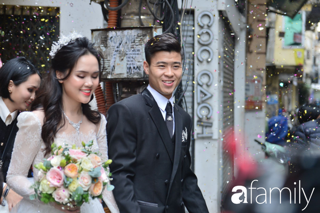 Chị gái Quỳnh Anh tiết lộ chi phí đám cưới em gái nhưng dân tình lại choáng ngợp với dây chuyền đính 186 viên kim cương giá 800 triệu trên cổ cô dâu - Ảnh 7.