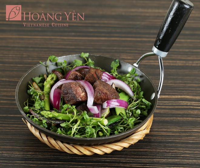 Thưởng thức m&oacute;n Việt sang trọng giữa l&ograve;ng S&agrave;i G&ograve;n - Ảnh 1.