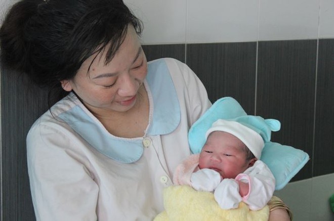 “Em bé hiếm muộn” thứ 3 chào đời tại Cà Mau - Ảnh 1. “Em bé hiếm muộn” thứ 3 chào đời tại Cà Mau - Ảnh 1.