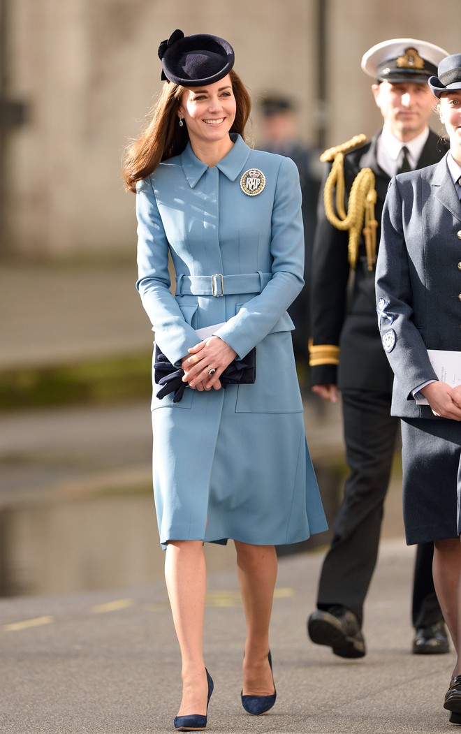 Mặc đẹp là thế, nhưng Công nương Kate cũng từng có vô số màn đụng độ khó phân cao thấp với 1 vị Hoàng hậu - Ảnh 1.