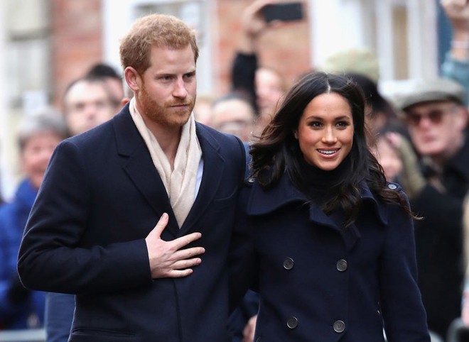 Các sản phẩm làm đẹp gắn mác công nương tương lai Meghan Markle giờ đây cũng bán đắt như tôm tươi - Ảnh 1.