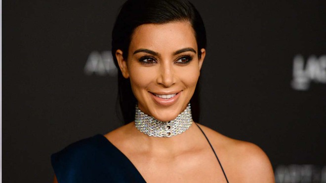 Ra đường có thể quên đánh son, chứ sản phẩm tạo khối thì Kim Kardashian không bao giờ quên  - Ảnh 3.