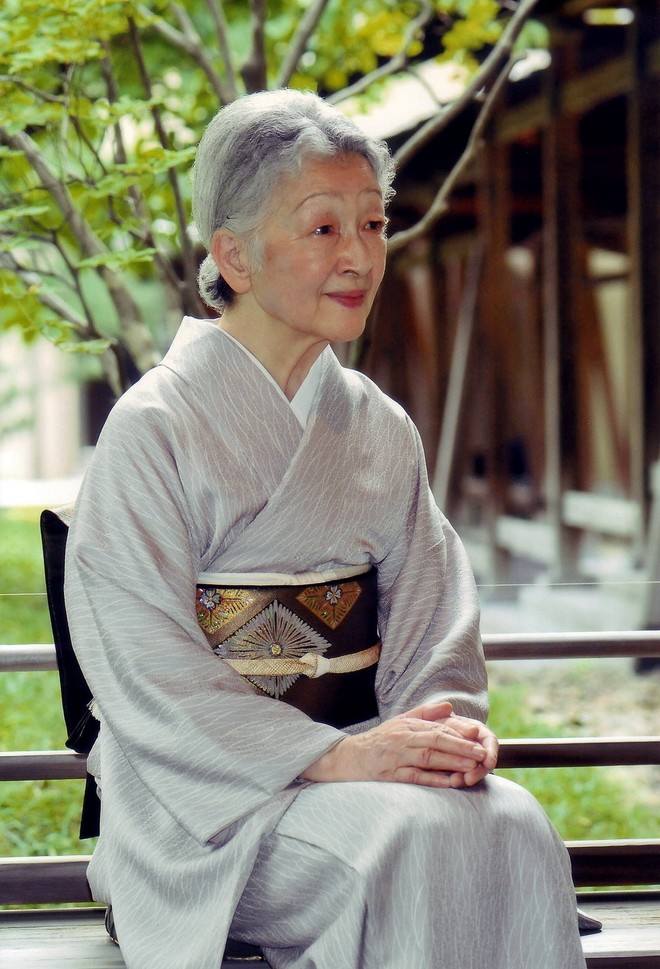 Chuyện làm dâu trong muôn trùng hà khắc của Hoàng hậu có xuất thân thường dân đầu tiên của Nhật Bản - Ảnh 1.