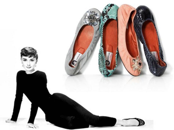 Đến Audrey Hepburn - biểu tượng thời trang bất hủ mọi thời đại cũng luôn trung thành với giày bệt - Ảnh 3.