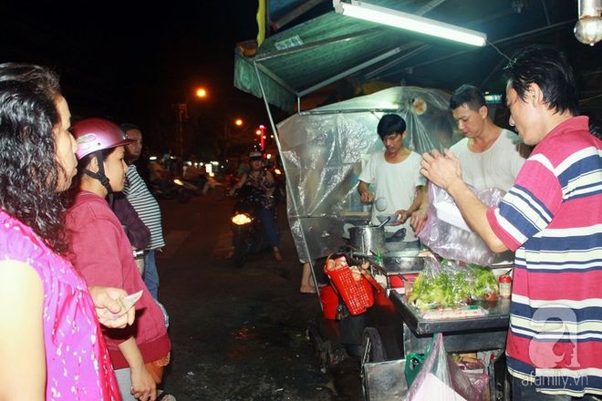 4 quán vỉa hè ngon nức tiếng dành cho hội cú đêm Sài Gòn - Ảnh 2.