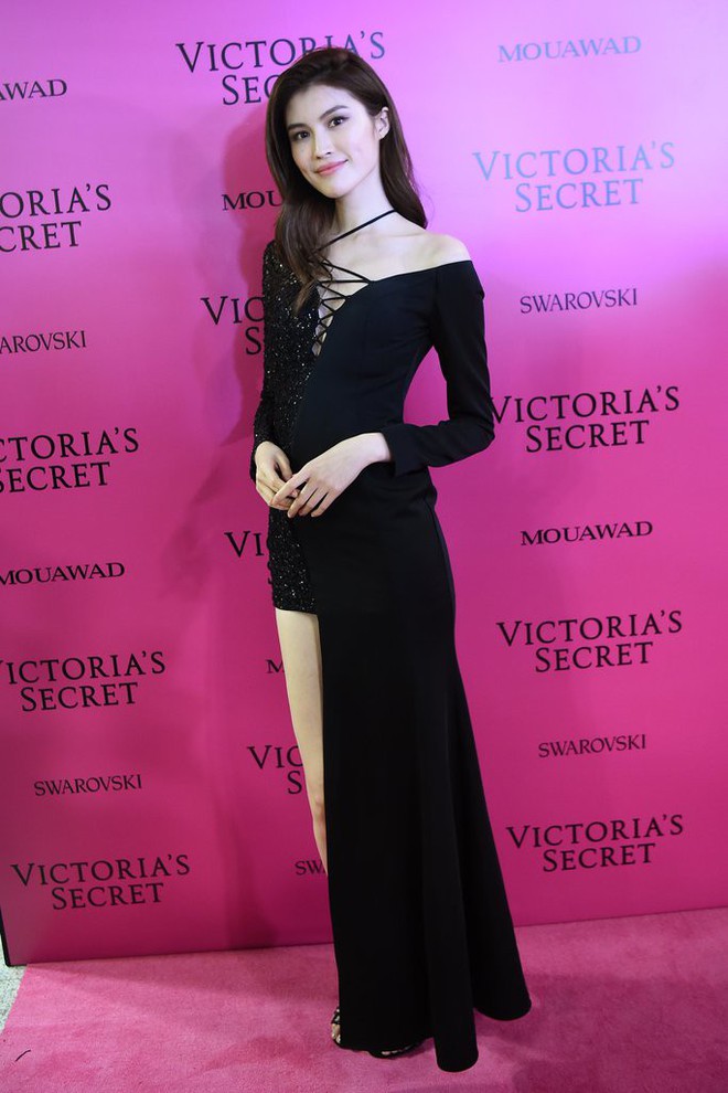 Mỹ nhân Tình người duyên ma khoe thân hình đồng hồ cát trên thảm hồng Victoria’s Secret 2017 - Ảnh 13.