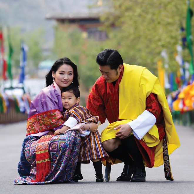 Hoàng hậu trẻ tuổi nhất thế giới cùng chuyện tình cổ tích: xuất thân thường dân, 7 tuổi đã được Quốc vương cầu hôn - Ảnh 13.