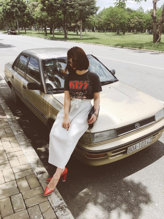 Ngọc Trinh khoe lưng trần mướt mắt ai nhìn cũng mê, Phạm Hương lại trung thành với style kín cổng cao tường suốt tuần qua - Ảnh 22.